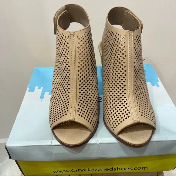 CITYCLASSIFIED Roadway Peep Toe Perforated Slingback Chunky Heel Sandals 6.5 - Picture 2 of 7